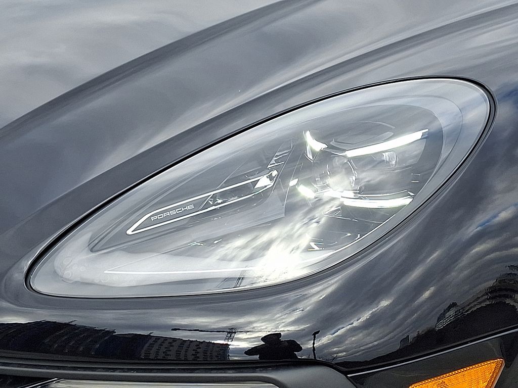 Thumbnail: 2026 Porsche Macan - 11