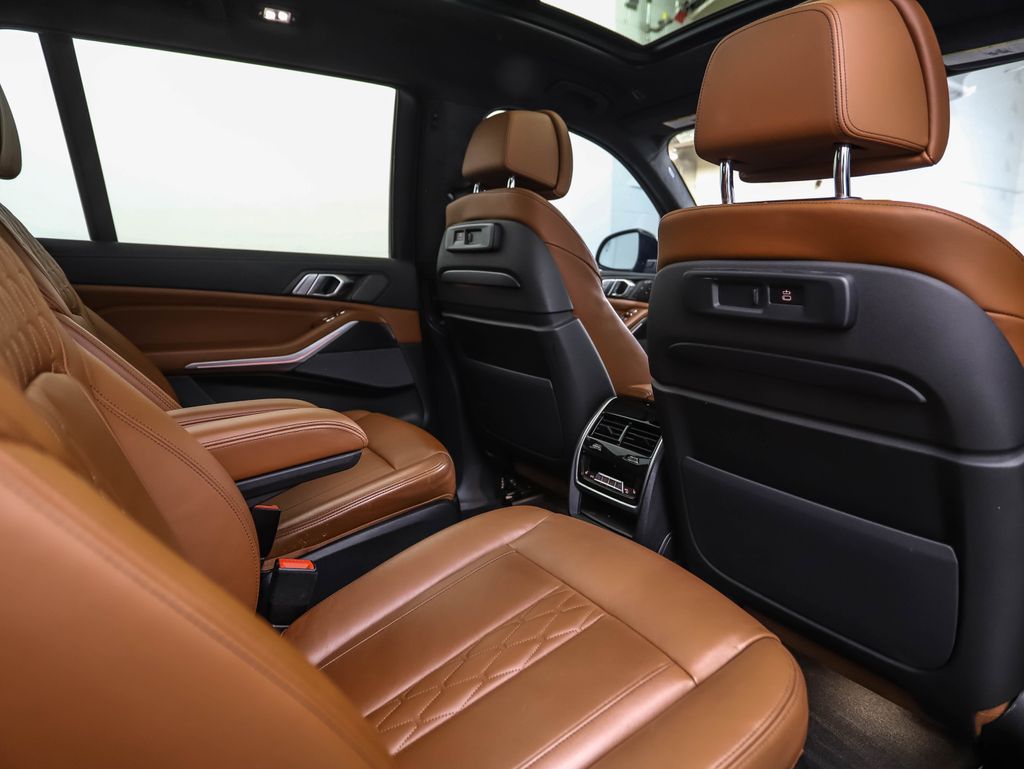 Thumbnail: 2022 BMW X7 - 28