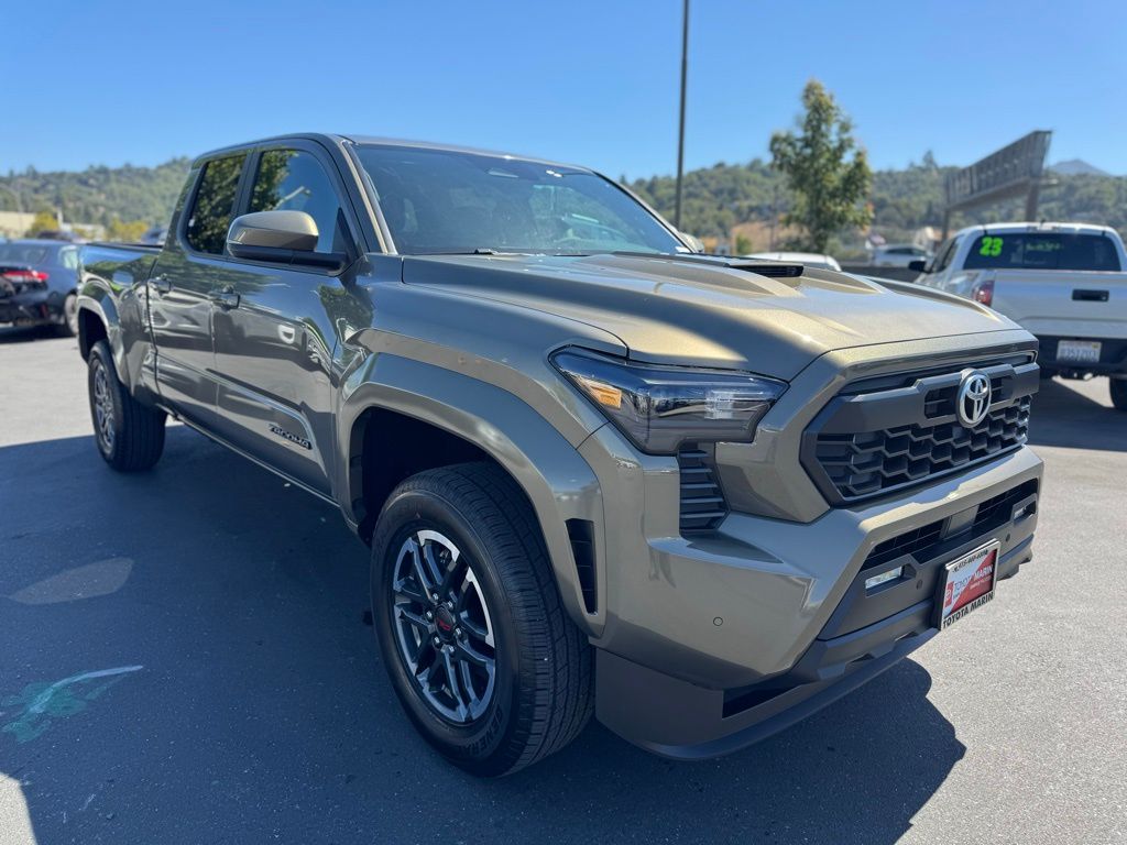 2025 Toyota Tacoma TRD Sport Double Cab photo 2