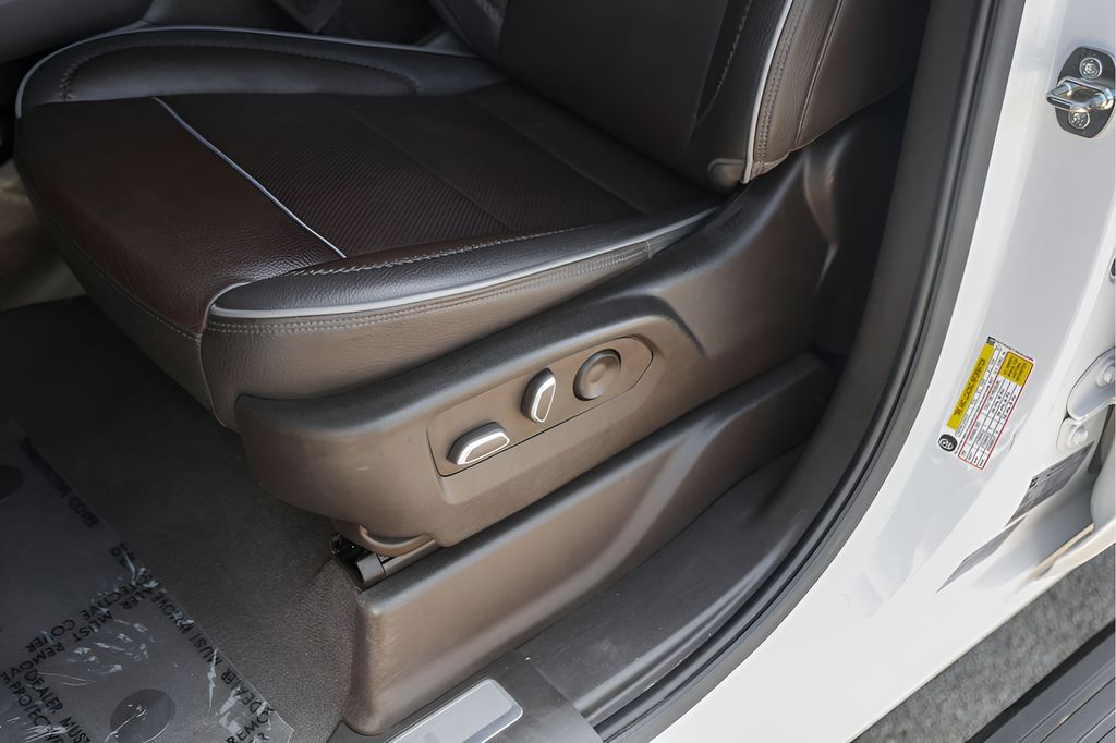 Used 2022 White GMC Denali image 11