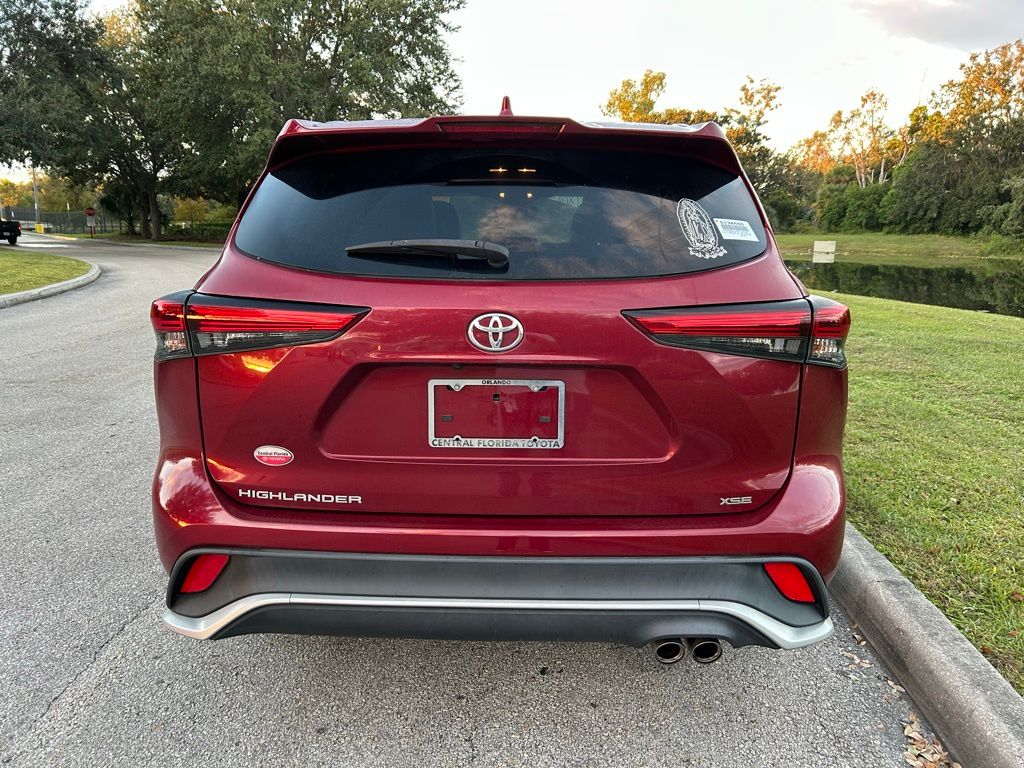 Thumbnail: 2022 Toyota Highlander - 4