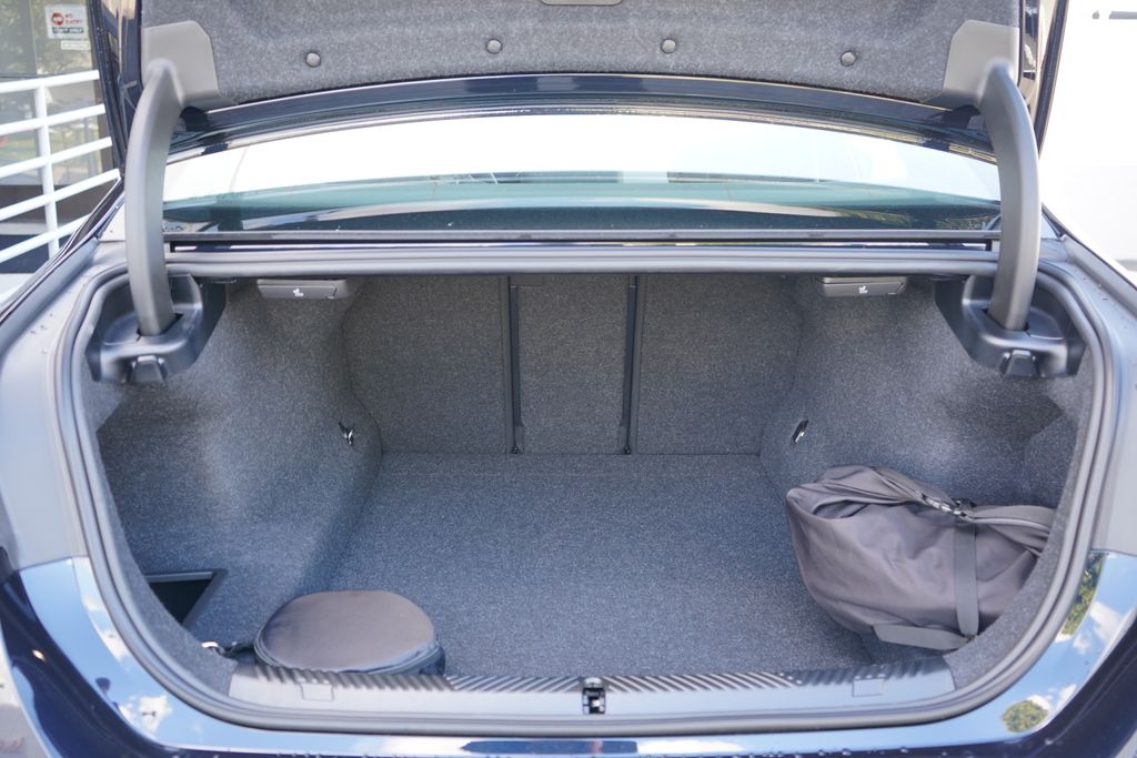 Thumbnail: 2026 BMW 5 Series - 22