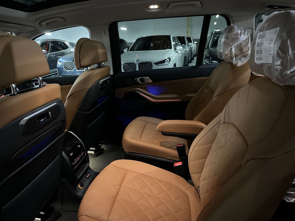 Thumbnail: 2026 BMW X7 - 23