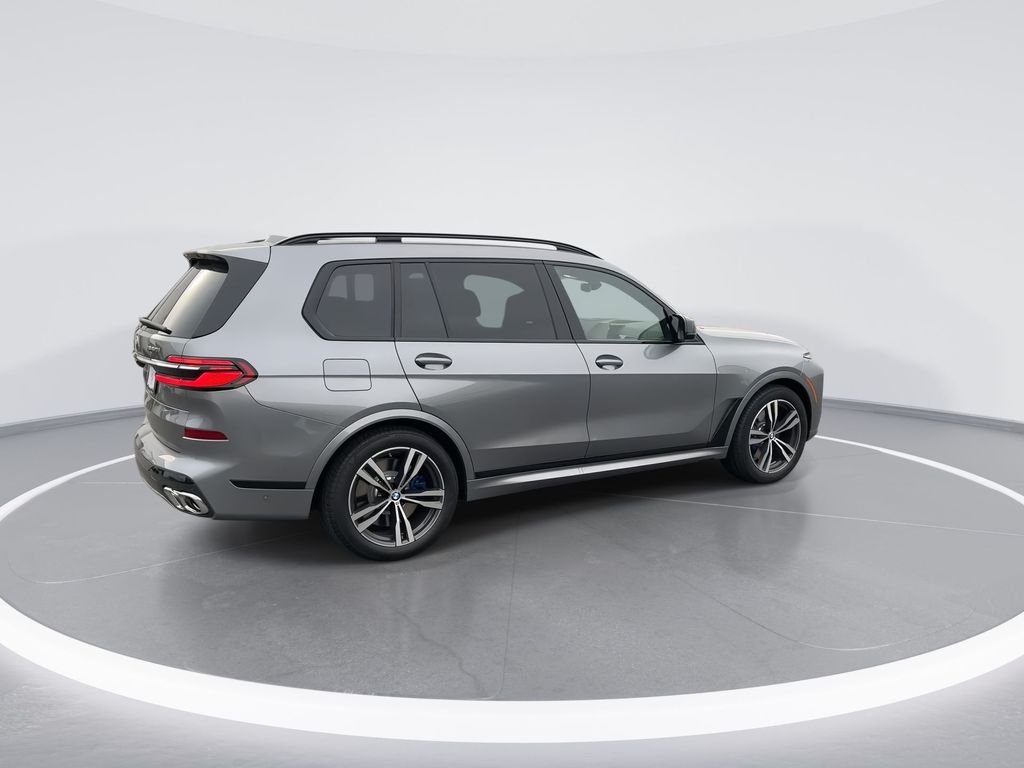 2025 BMW X7 M60i 8