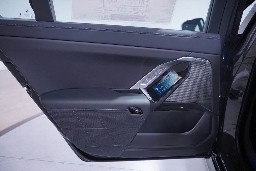 Thumbnail: 2026 BMW i7 - 14