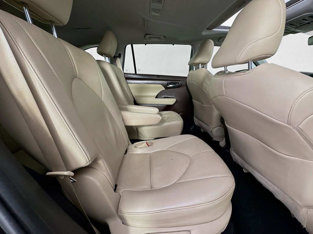 Used Car 2022 Toyota Highlander Hybrid  Limited For Sale Under $40,000 In Austin, Texas