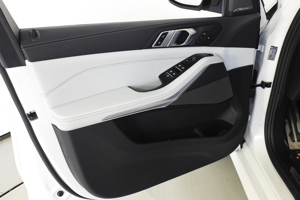 Thumbnail: 2023 BMW X5 - 11