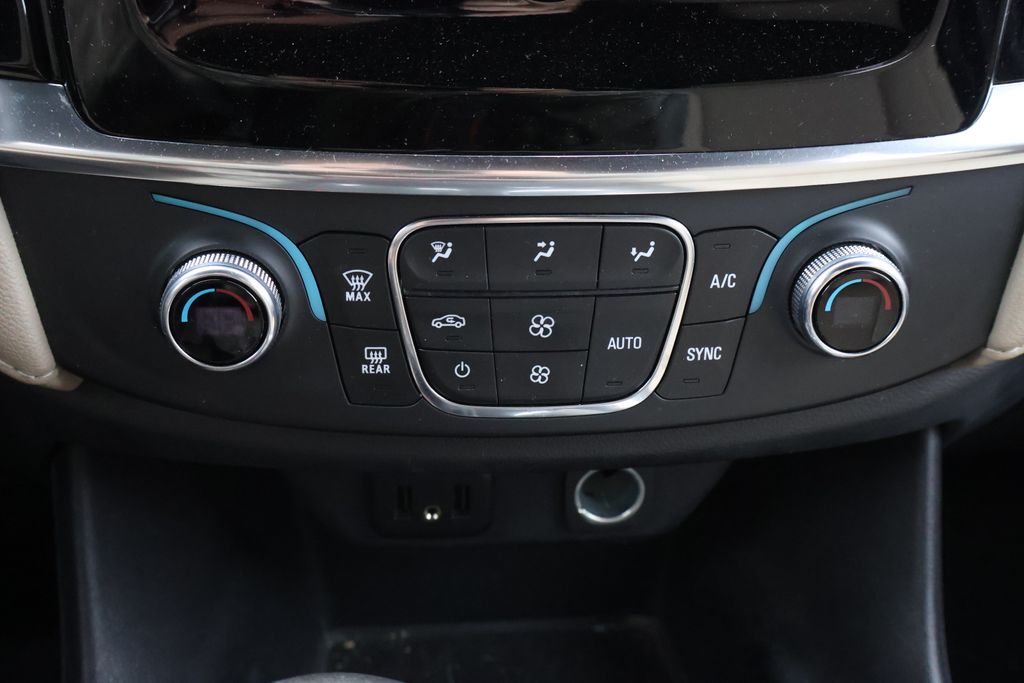 Thumbnail: 2023 Chevrolet Traverse - 25