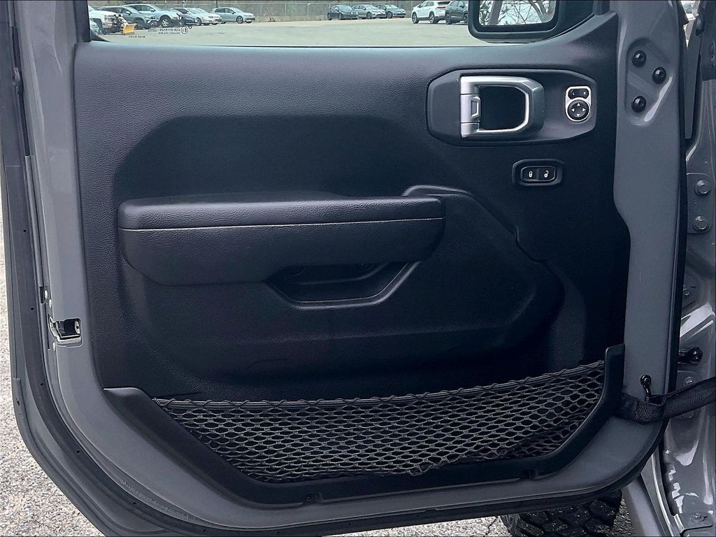 2023 Jeep Wrangler — photo 9