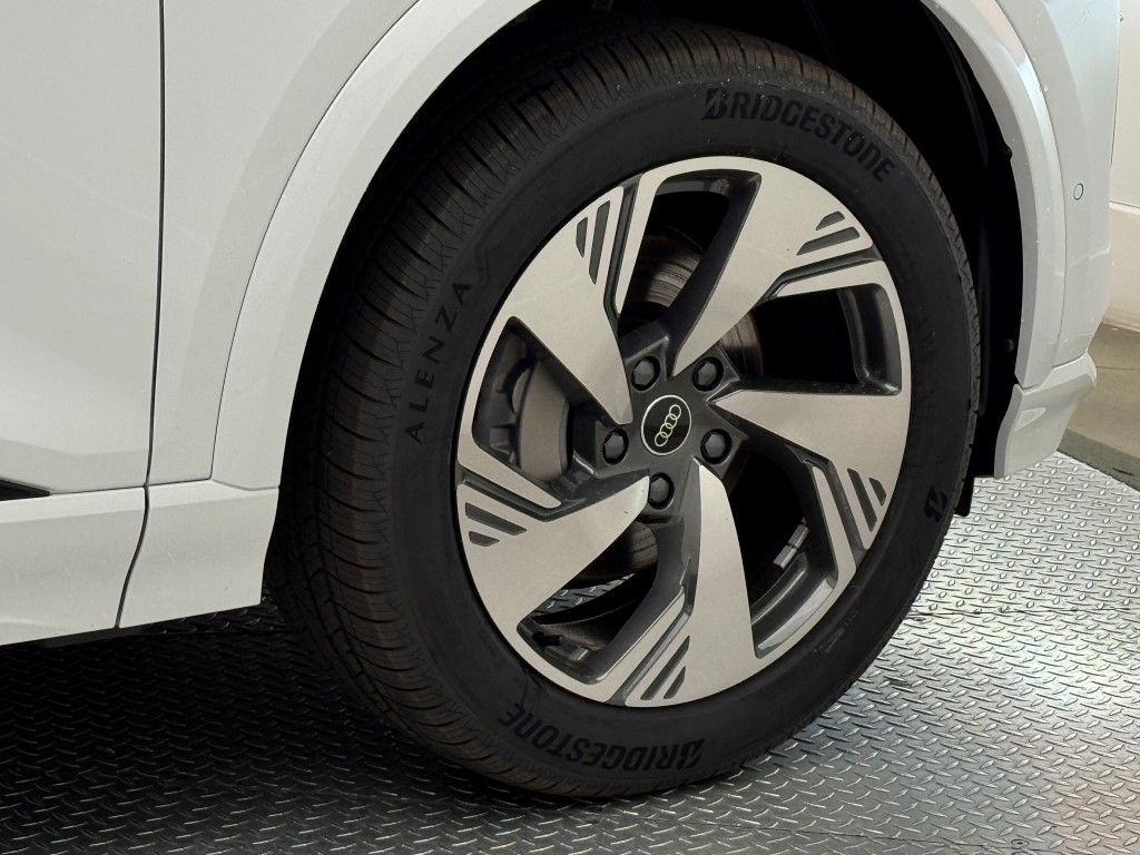 2025 Audi e-tron Premium 14