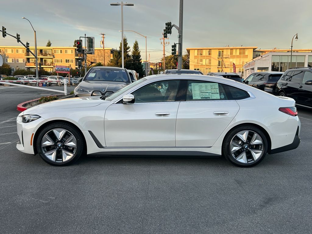 Thumbnail: 2026 BMW i4 - 2