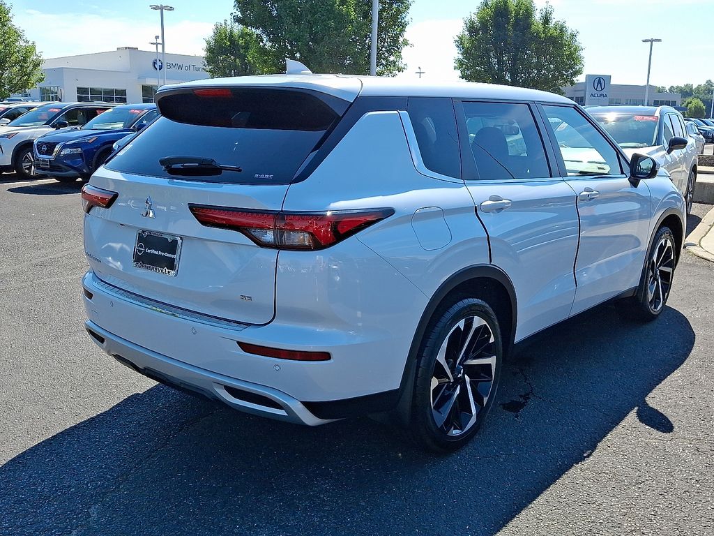 Thumbnail: 2023 Mitsubishi Outlander - 6