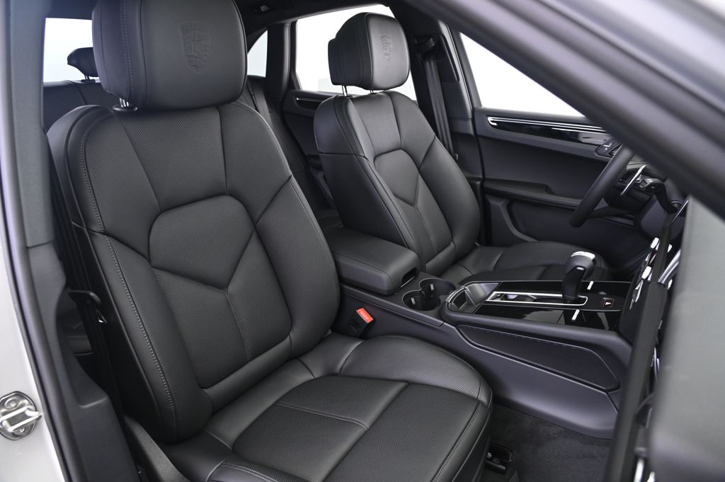 Thumbnail: 2026 Porsche Macan - 24