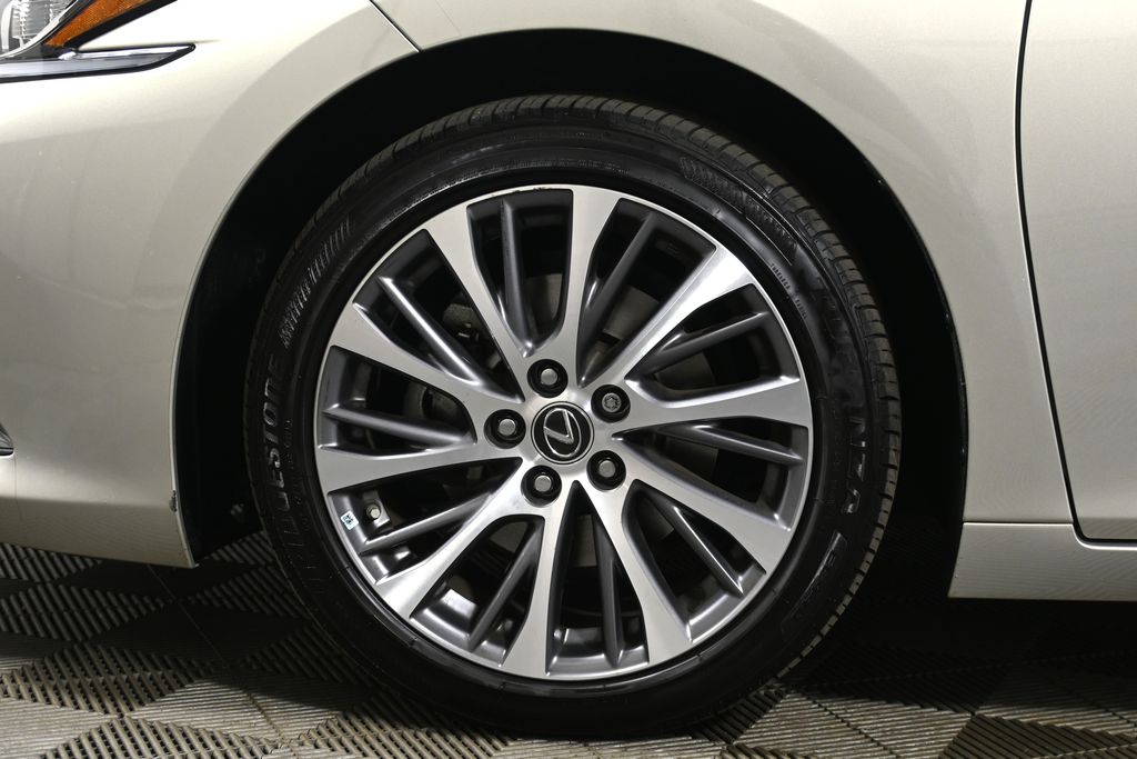 Thumbnail: 2021 Lexus ES - 12