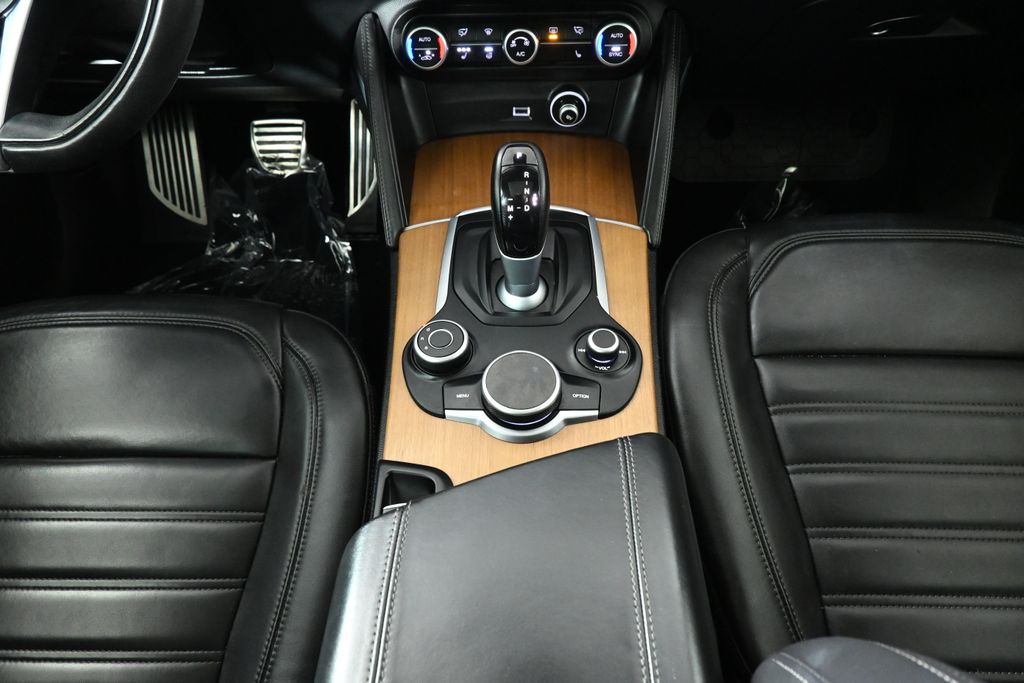 Thumbnail: 2019 Alfa Romeo Stelvio - 24