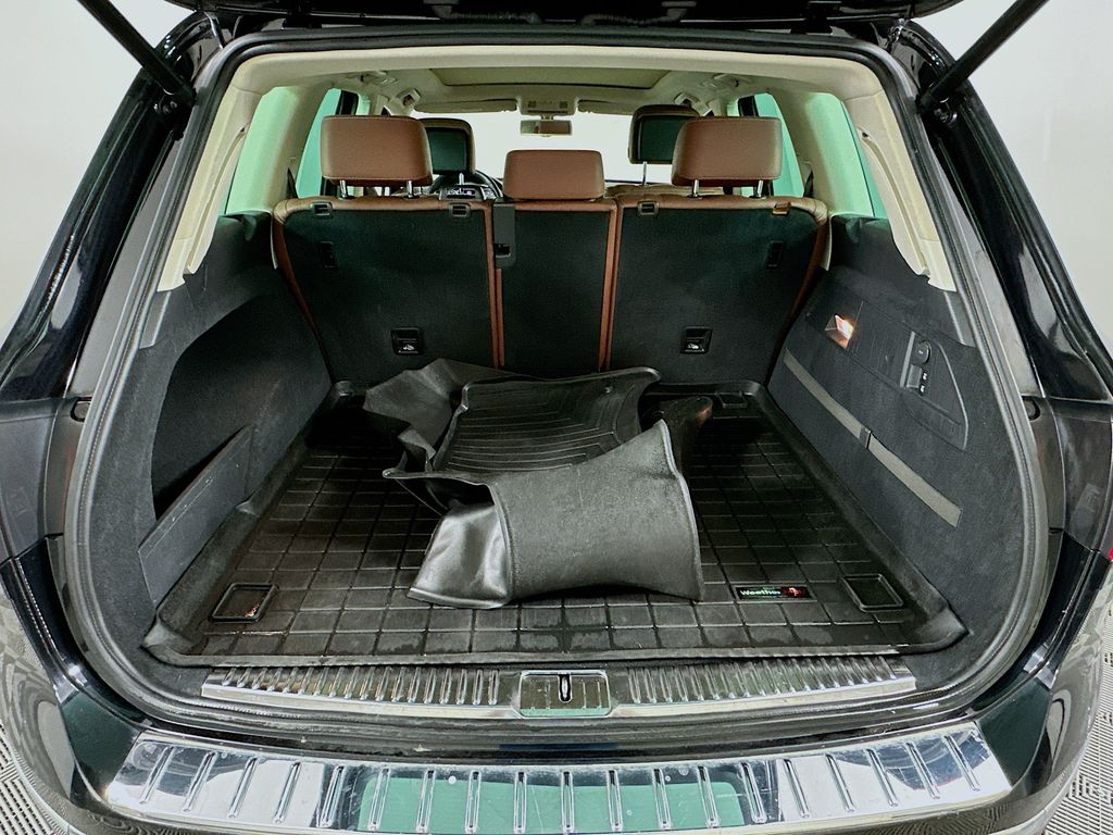 Thumbnail: 2015 Volkswagen Touareg - 27