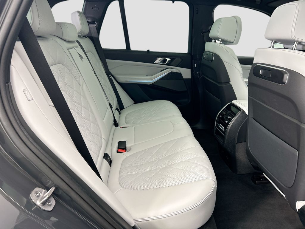 Thumbnail: 2026 BMW X5 - 21