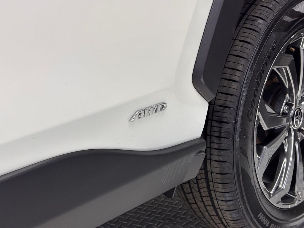 Thumbnail: 2022 Toyota RAV4 - 7