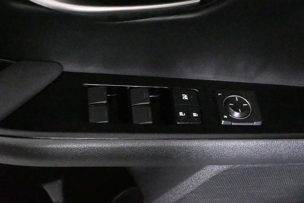 Thumbnail: 2022 Lexus UX - 29