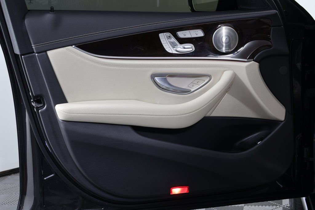 Thumbnail: 2022 Mercedes-Benz E-Class - 12