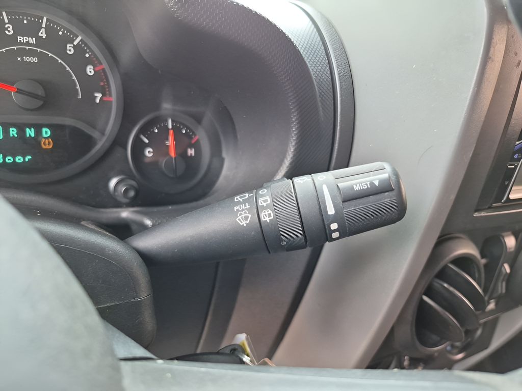 Used 2008  Jeep Unlimited X image 33