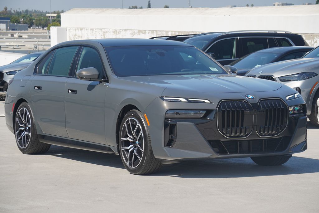 Thumbnail: 2026 BMW 7 Series - 3