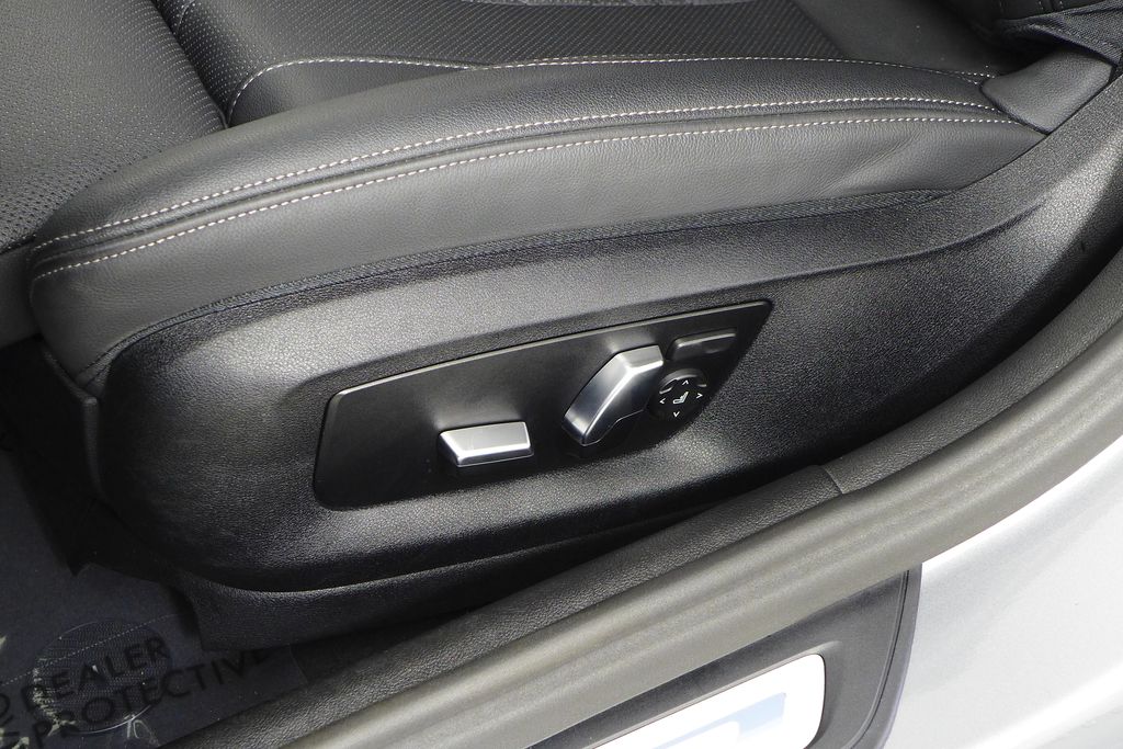 Thumbnail: 2023 BMW 5 Series - 23