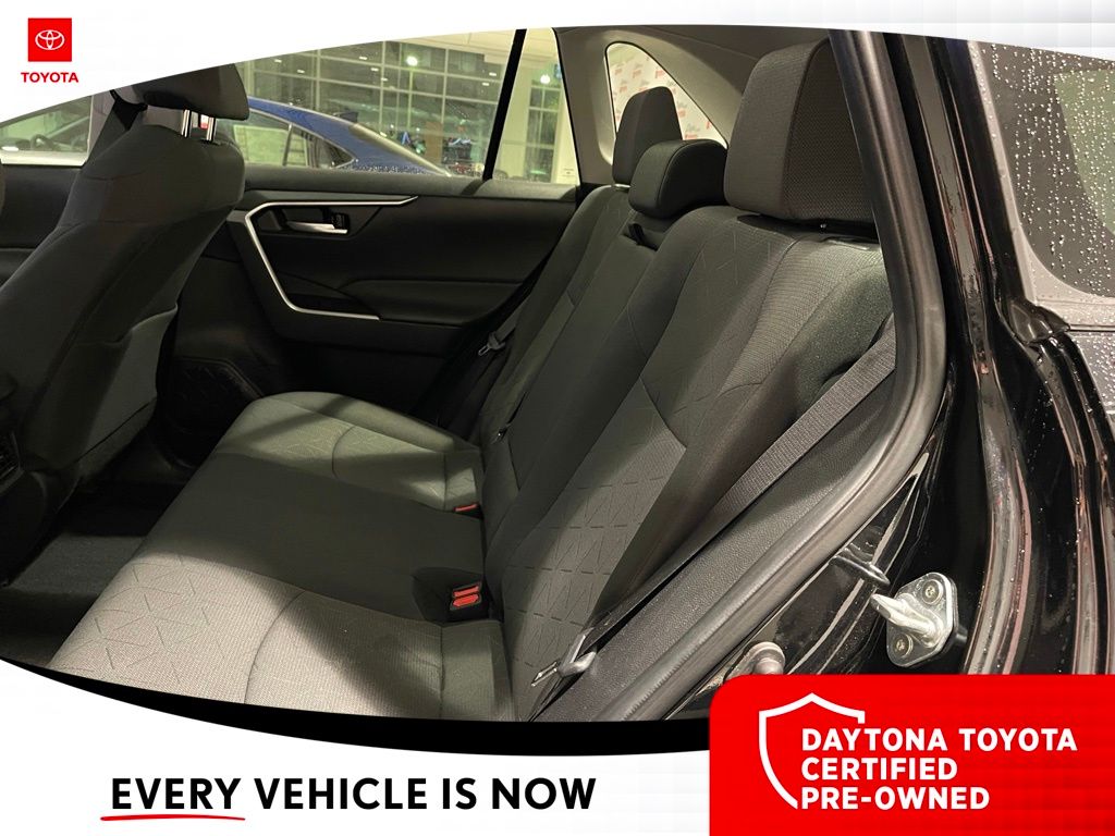2024 Toyota RAV4 XLE - Photo 6