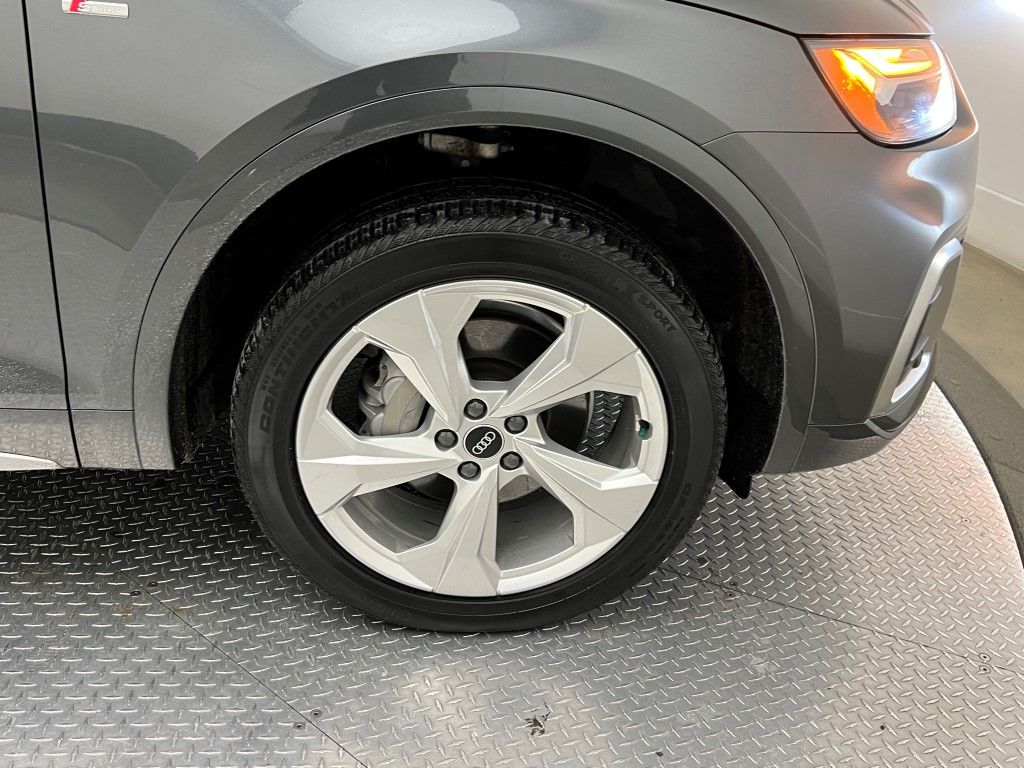 Thumbnail: 2022 Audi Q5 - 12