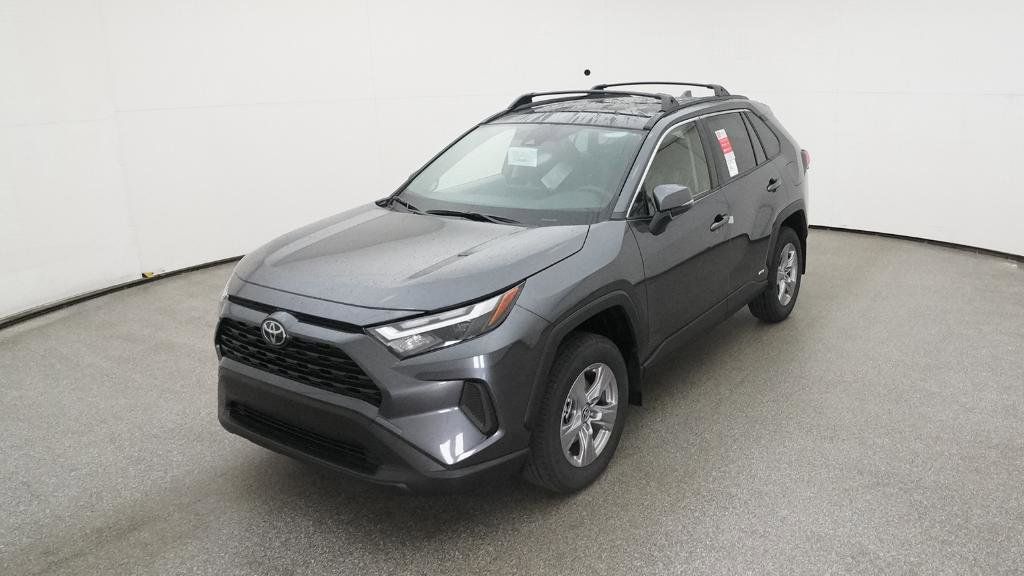 2025 Toyota RAV4 XLE 2