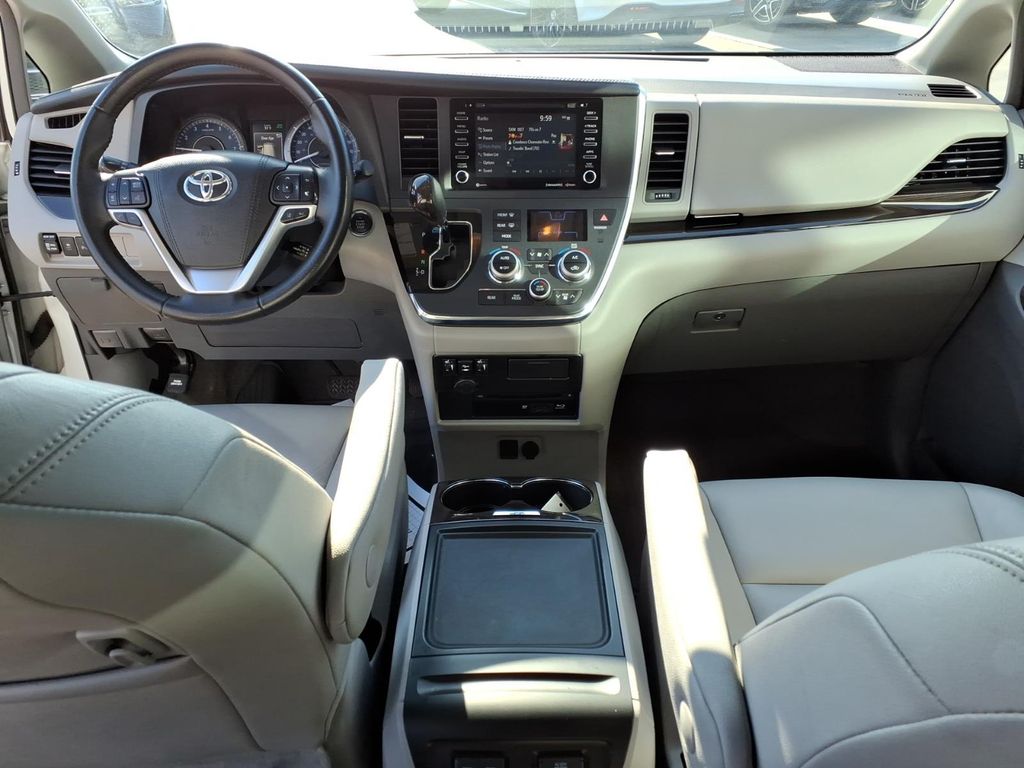 Used 2019 White Toyota XLE Premium image 28