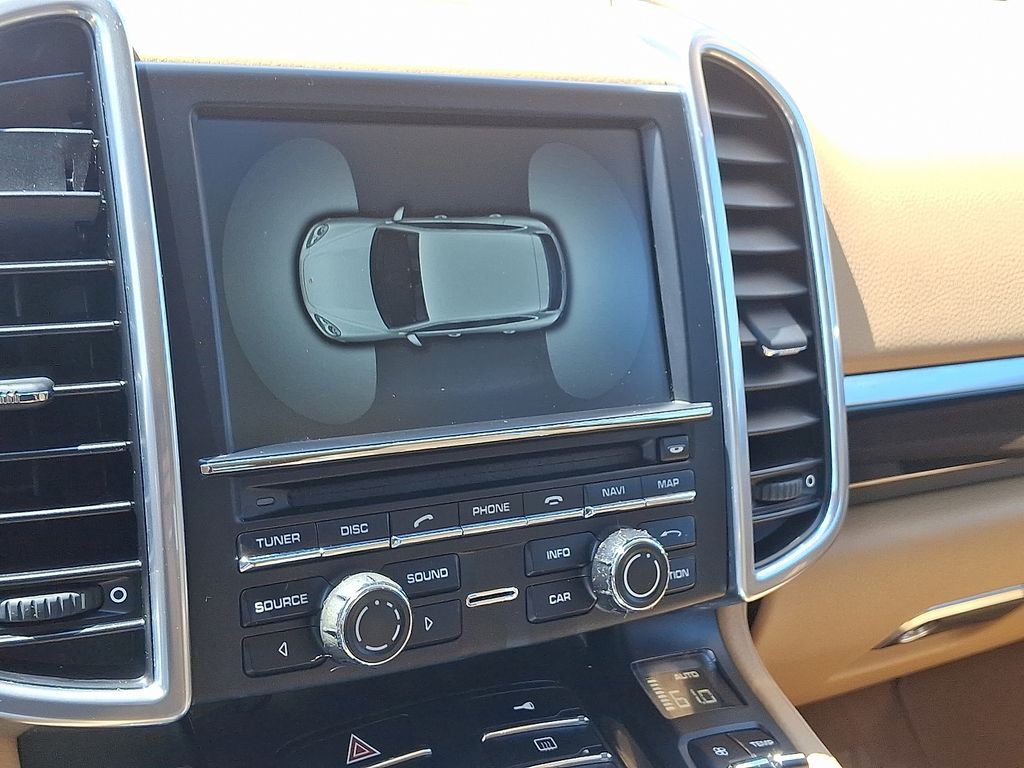 Thumbnail: 2011 Porsche Cayenne - 10