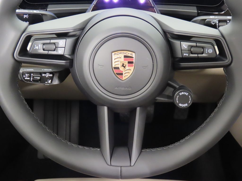 Thumbnail: 2026 Porsche Macan - 19