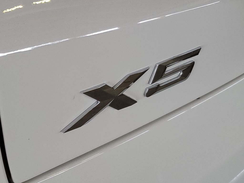 New 2026 White BMW sDrive40i image 6