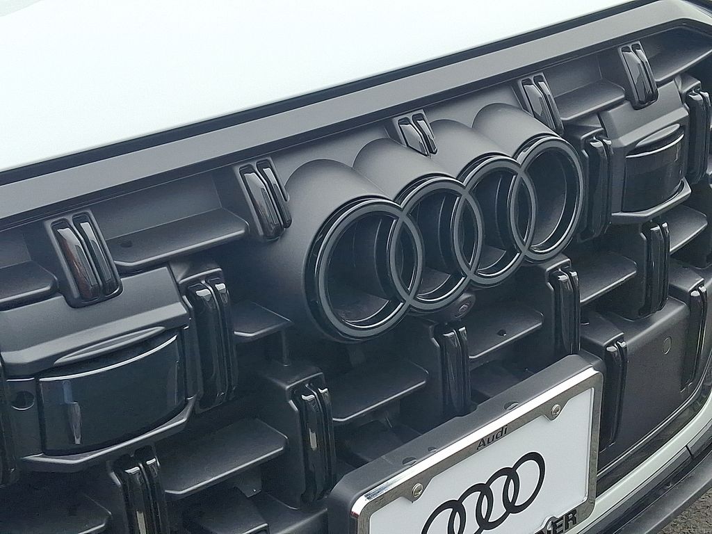 Thumbnail: 2026 Audi Q7 - 4