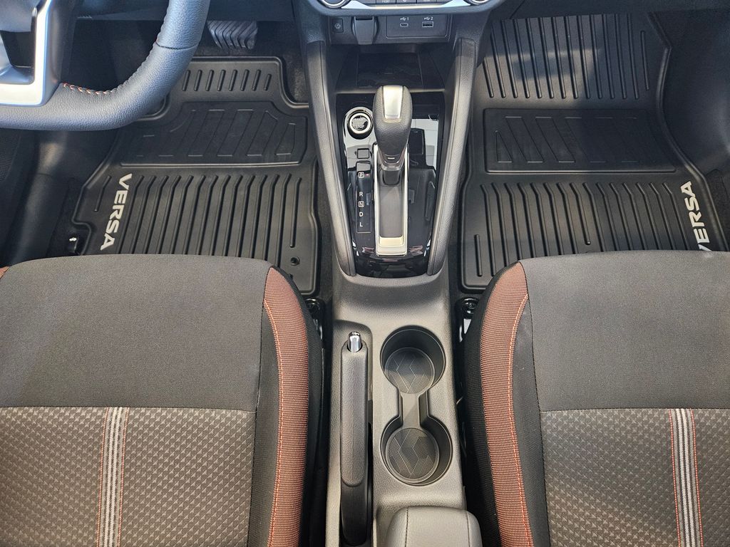 2025 Nissan Versa 1.6 SR