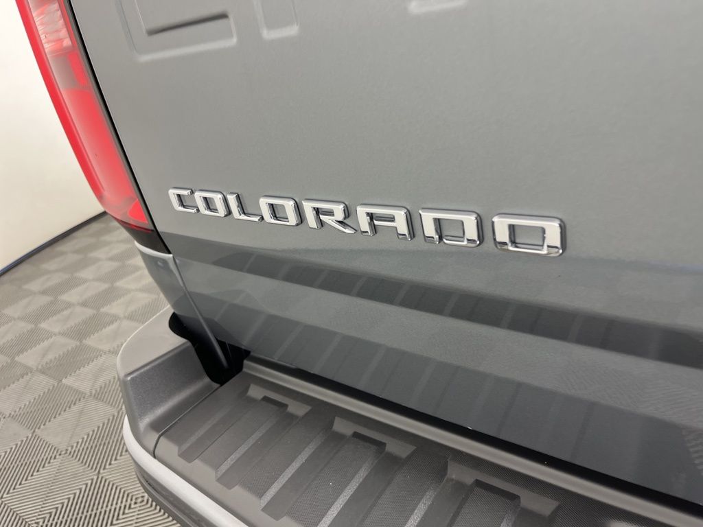 Thumbnail: 2022 Chevrolet Colorado - 3