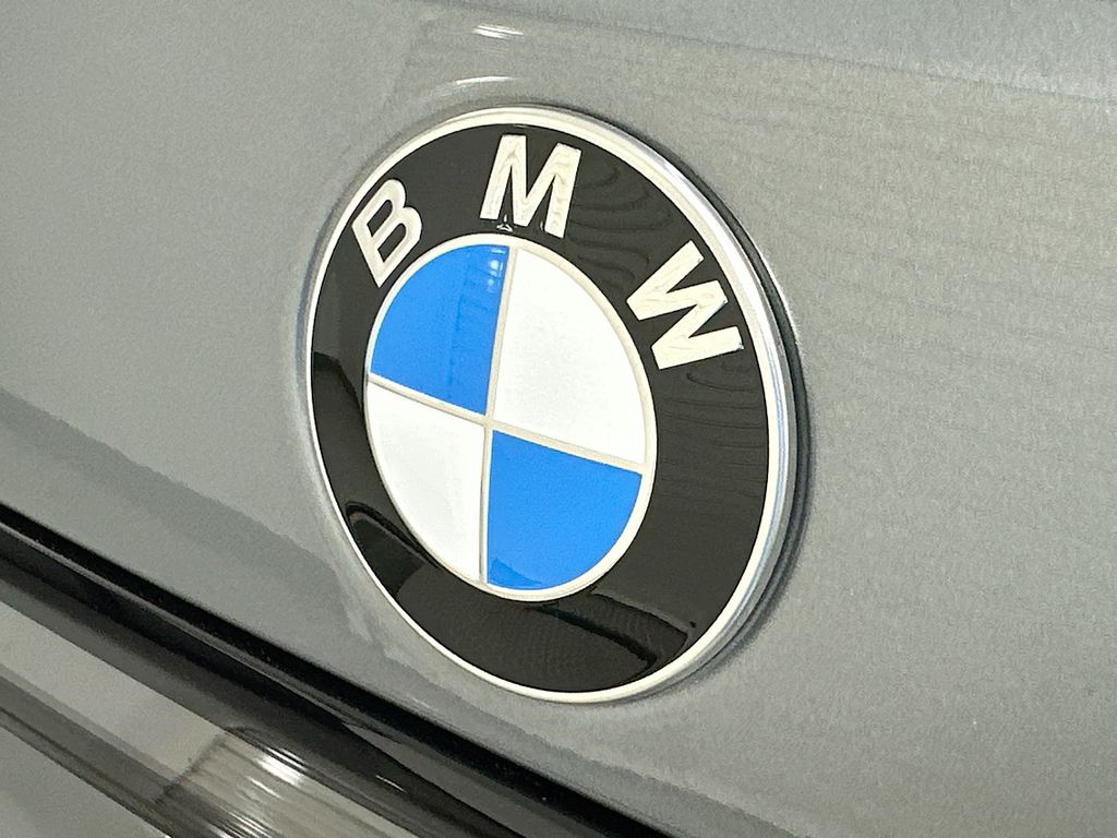 Thumbnail: 2027 BMW X7 - 22