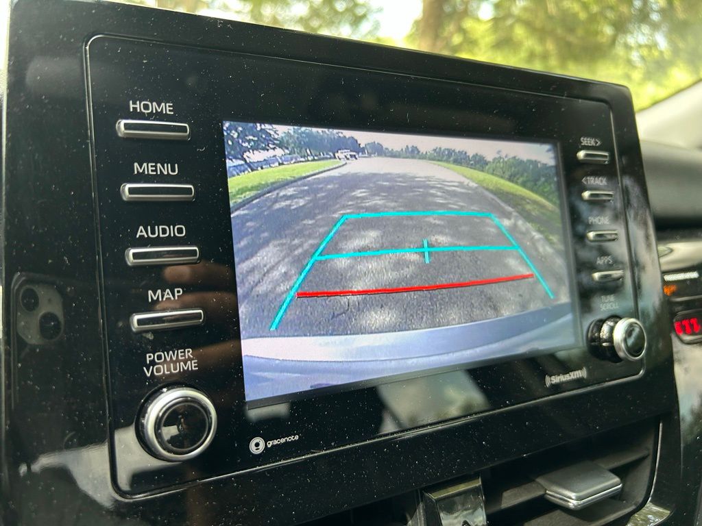 2021 Toyota Camry SE 18