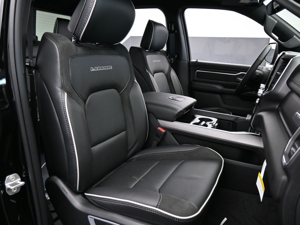 New 2026 Diamond Black Crystal Pearlcoat Ram Laramie image 43