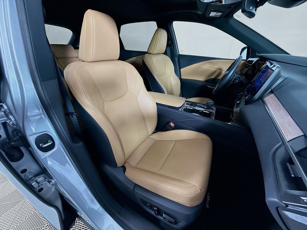 Thumbnail: 2025 Lexus RX - 30