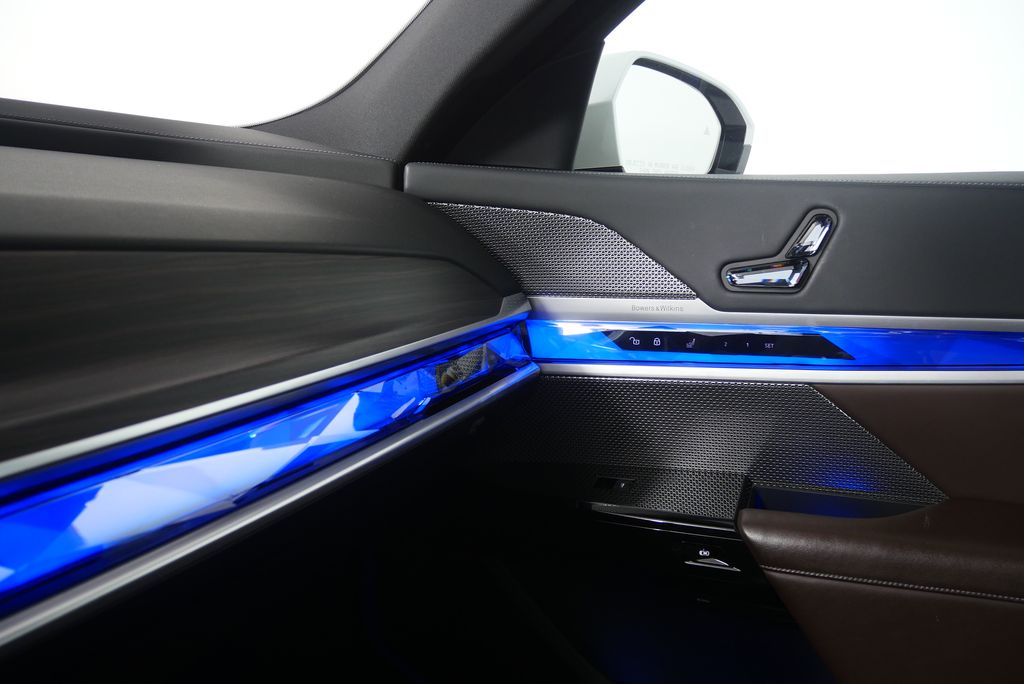 Thumbnail: 2023 BMW 7 Series - 31