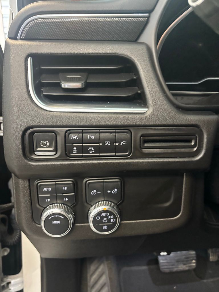 2022 GMC Yukon AT4 - Photo 13