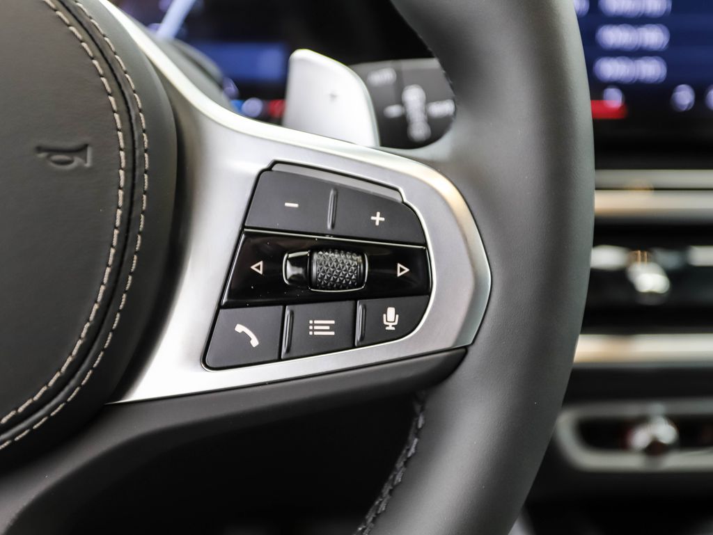 Thumbnail: 2026 BMW X7 - 13