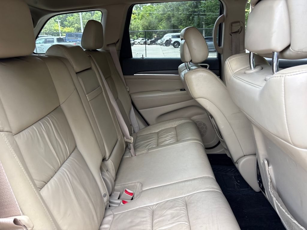 Used 2016 Red Jeep Limited image 31