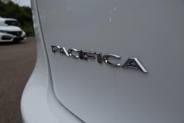 2022 Chrysler Pacifica Touring L 42