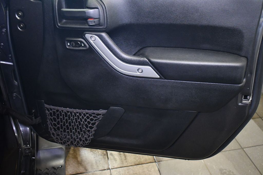 Thumbnail: 2017 Jeep Wrangler - 27