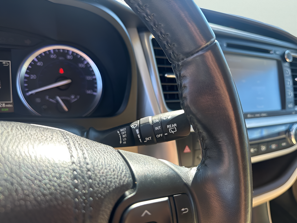 Used Car 2019 Toyota Highlander  Xle For Sale Under $25,000 In Austin, Texas
