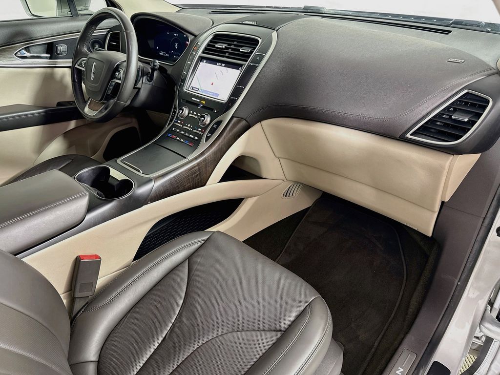 Thumbnail: 2019 Lincoln Nautilus - 30