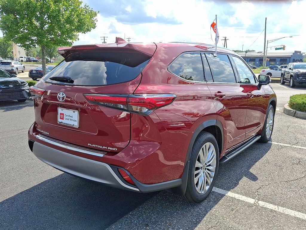 Thumbnail: 2023 Toyota Highlander - 6